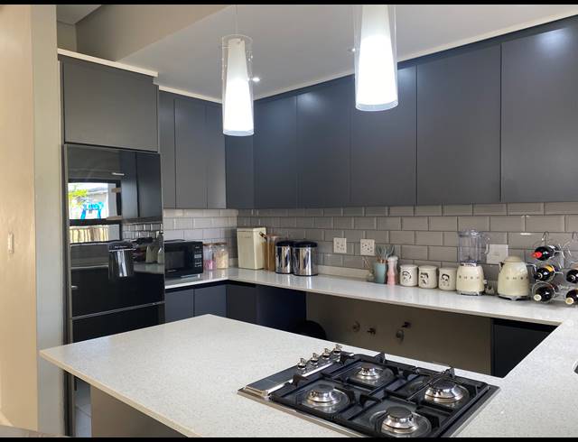 3 BEDROOM TOWNHOUSE TO LET IN PALM LAKES ESTATE